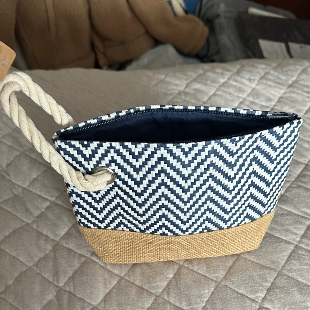 Chevron Pattern Clutch with Rope Handle - Picture 3 of 5